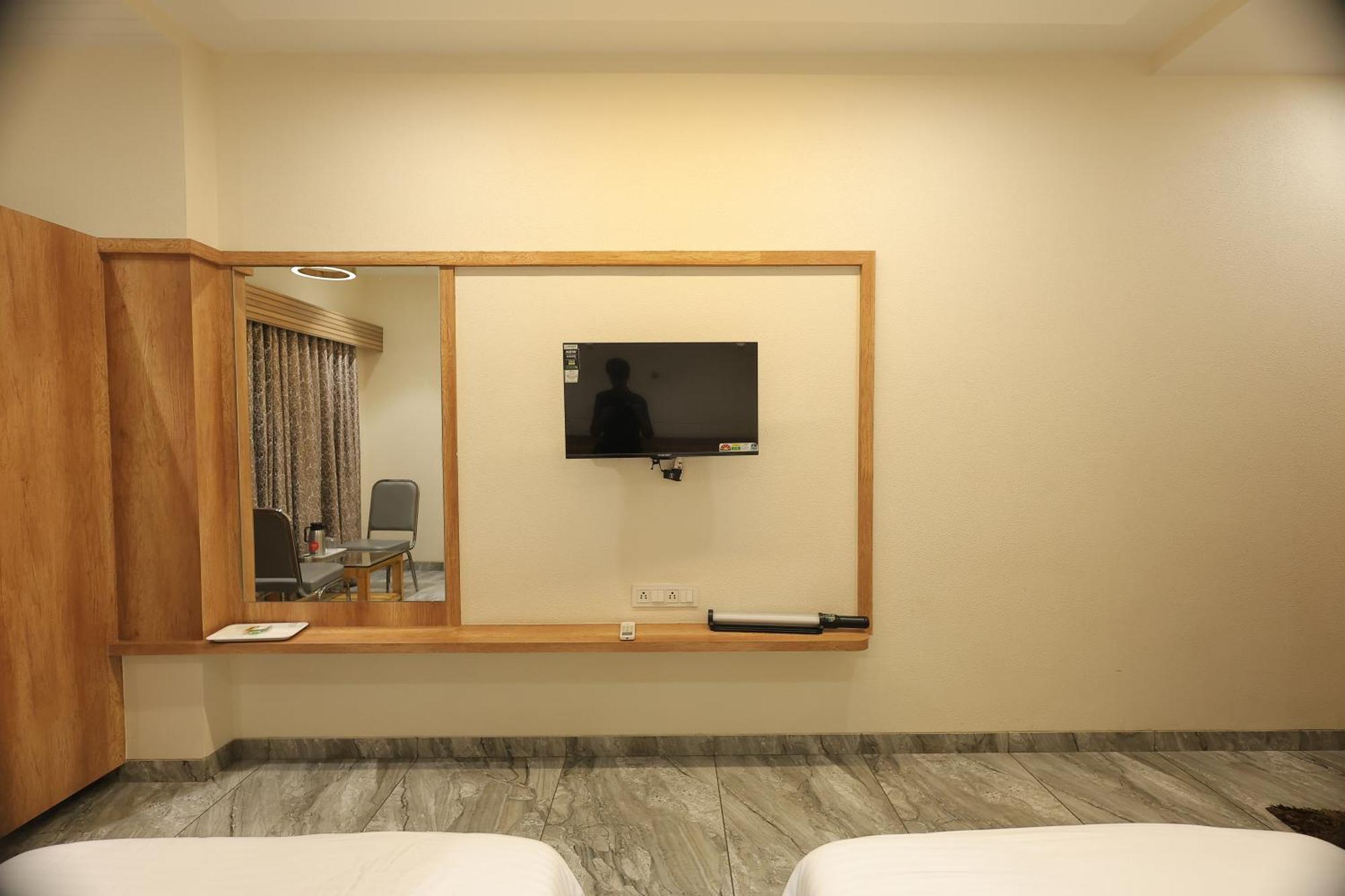 Hotel Horizon & Restaurant Σουράτ Εξωτερικό φωτογραφία
