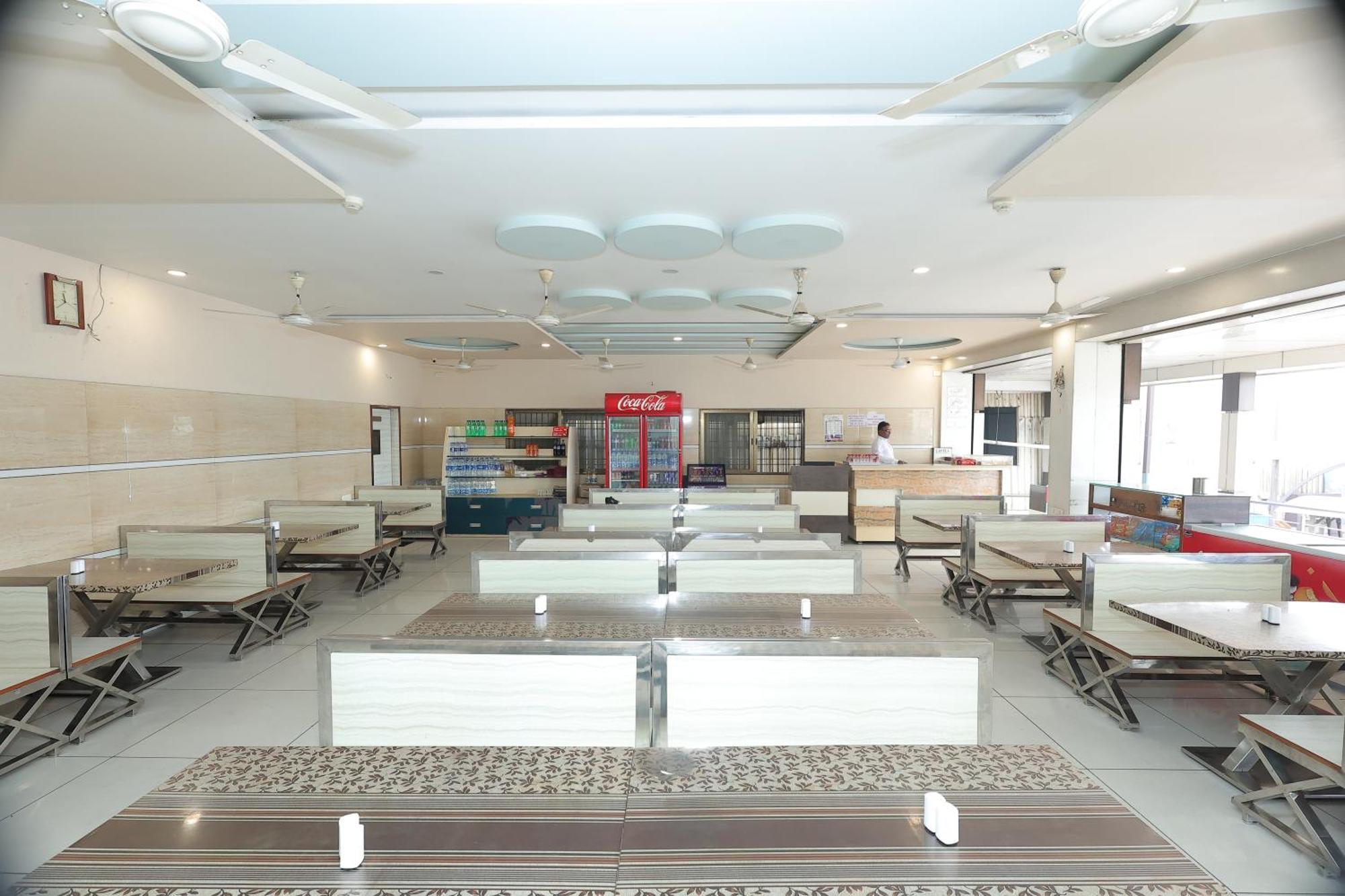 Hotel Horizon & Restaurant Σουράτ Εξωτερικό φωτογραφία