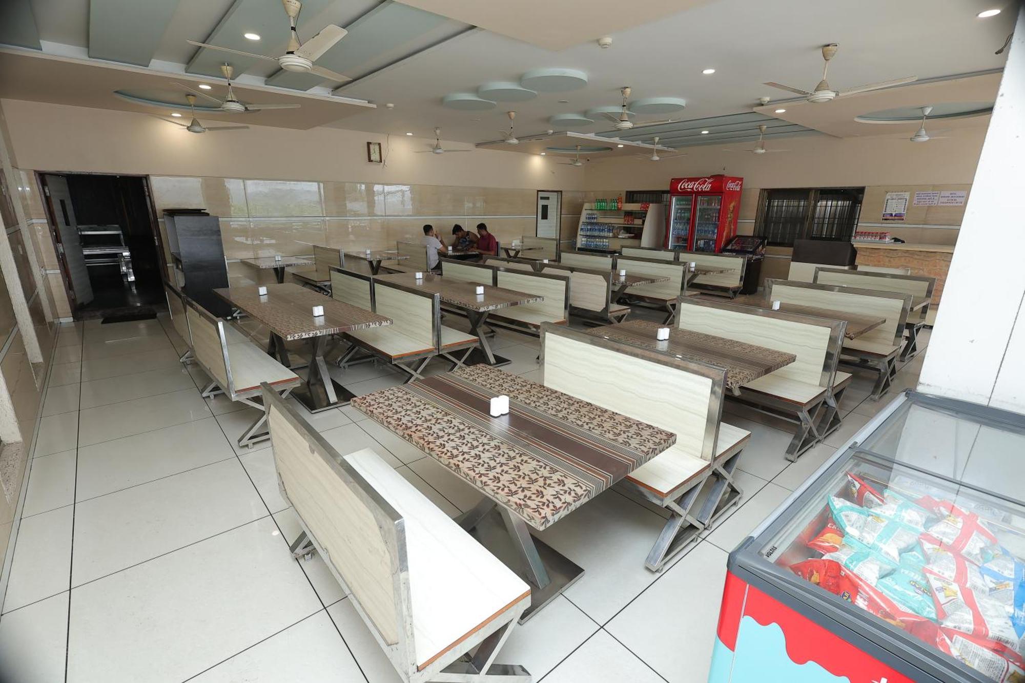 Hotel Horizon & Restaurant Σουράτ Εξωτερικό φωτογραφία