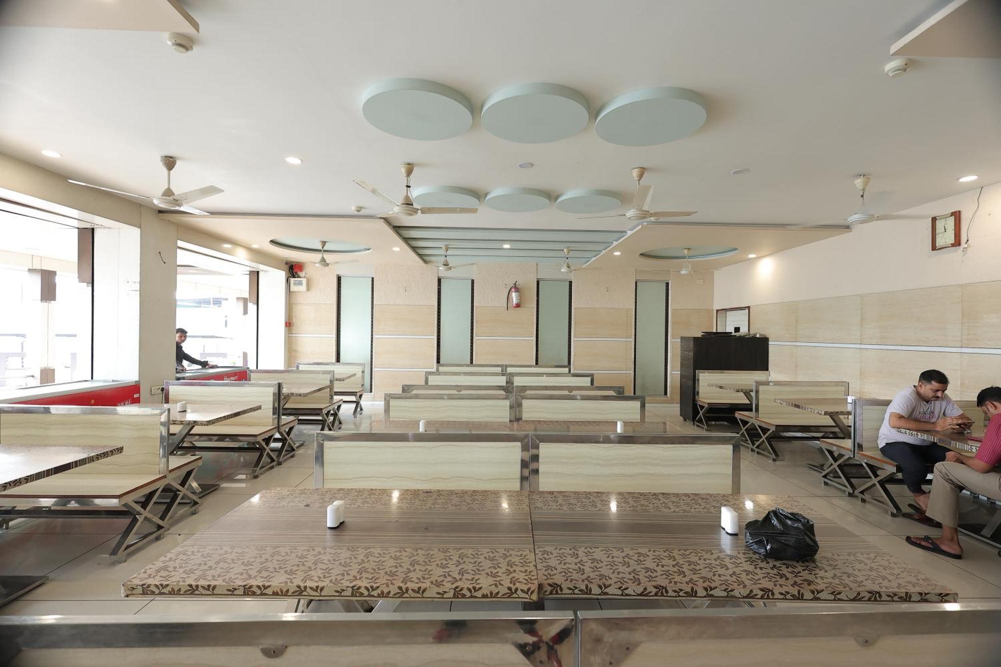 Hotel Horizon & Restaurant Σουράτ Εξωτερικό φωτογραφία
